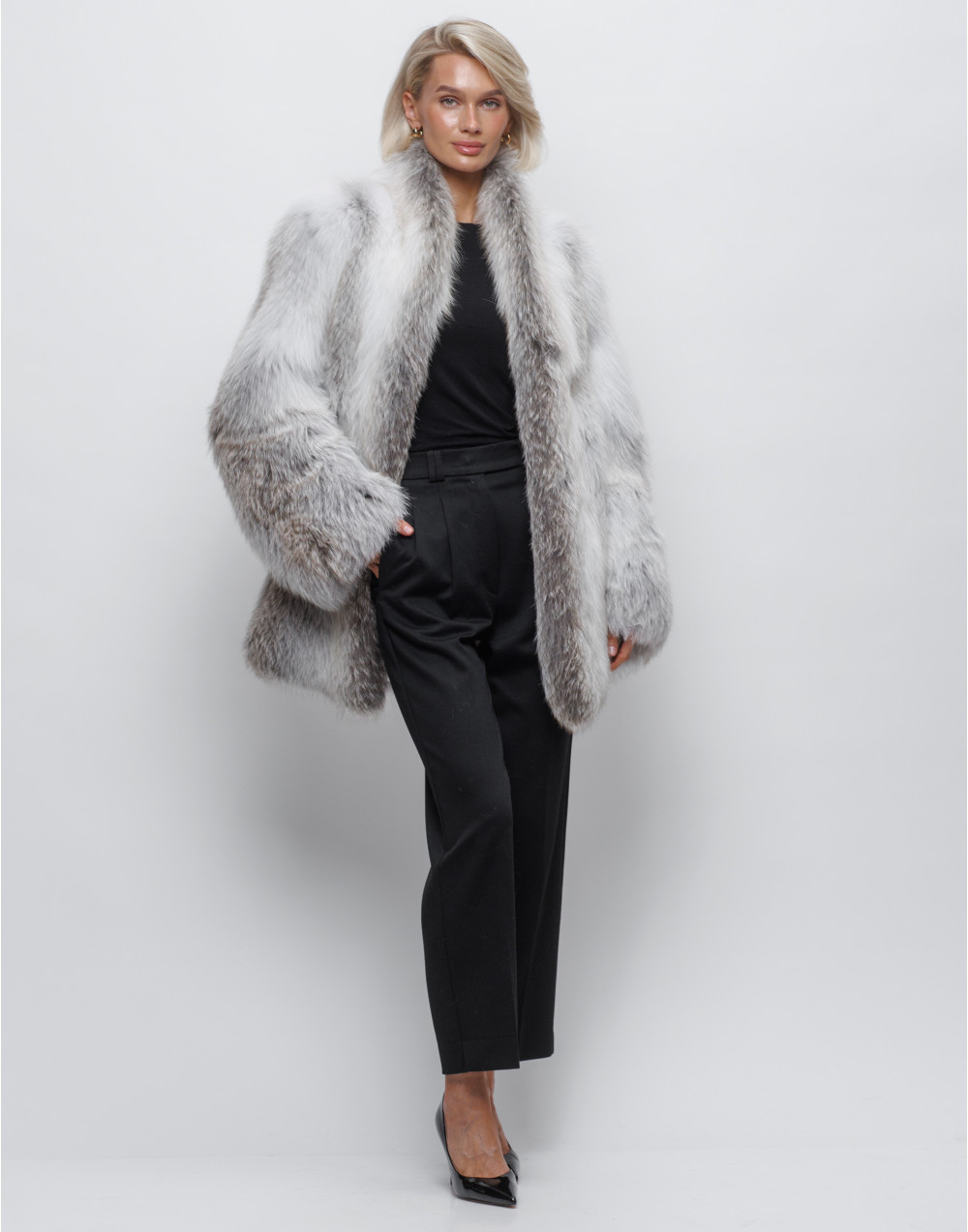 Шуба из меха арктической лисы
